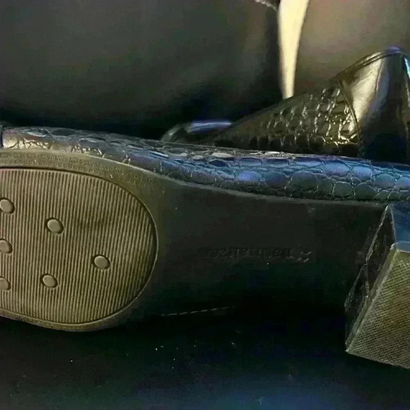 Naturalizer low thick healed shoe size 7.5  in perfect condition - Picture 6 of 7